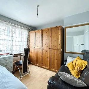 spacious-double-bedroom-in-shooters-hill.cambridgehotelsuk.com/